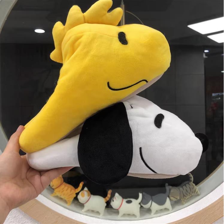 Winter Clothing Cute - Lindas Pantuflas de Peluche de Snoopy