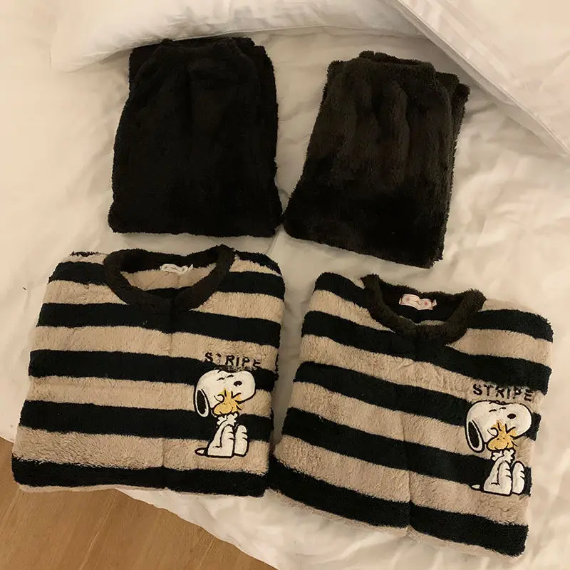 Winter Clothing Patterns - Snoopy-Pijama de felpa bordada para hombre