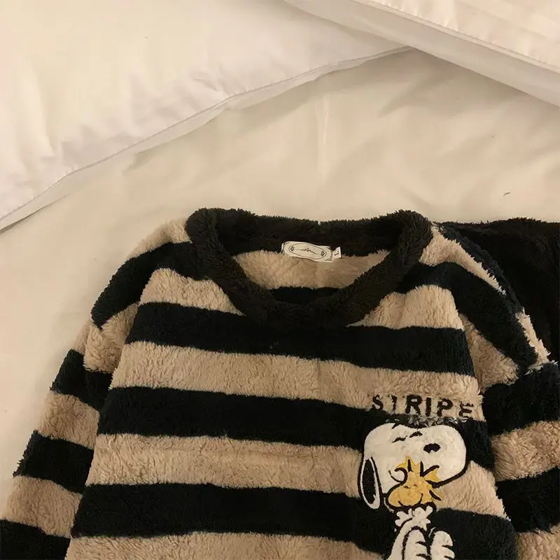 Snoopy-Pijama de felpa bordada - Winter Clothing Patterns reseña y precio